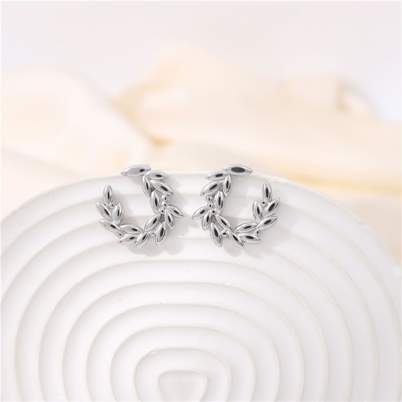 Серебристые серьги-кольца Веточки CJH27399