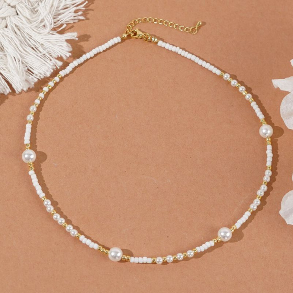 Классическое колье из белого бисера с крупным жемчугом CJH76008