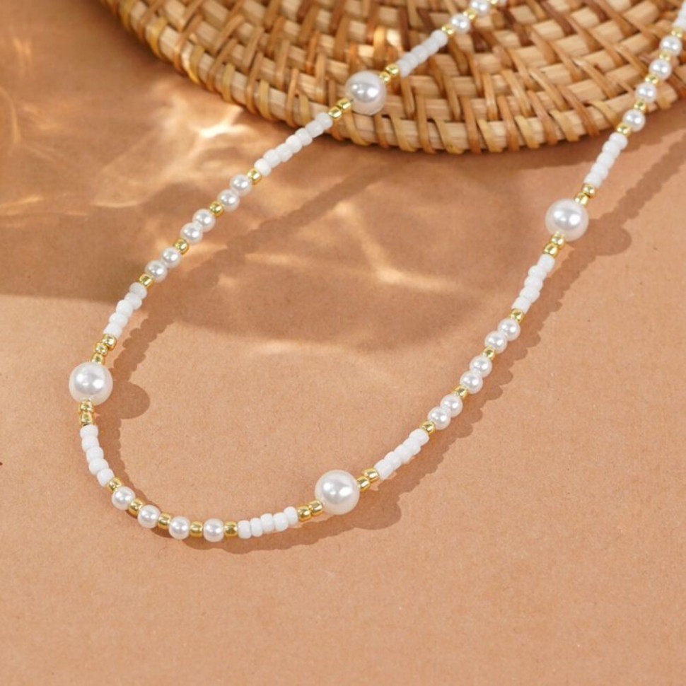 Классическое колье из белого бисера с крупным жемчугом CJH76008