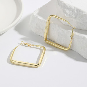 Крупные квадратные серьги-кольца с тонкими гранями M08736
