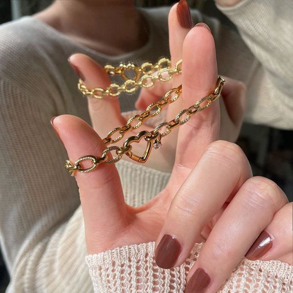 Браслет-цепочка с крупными звеньями и подвеской-сердцем CJL46780