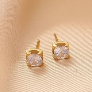 Стальные пусеты квадратные с напылением золотом и фианитами J10012CJJ Стальные пусеты квадратные с напылением золотом и фианитами J10012CJJ