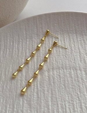Длинные серьги-пусеты из золотистых звеньев M09407 Длинные серьги-пусеты из золотистых звеньев M09407