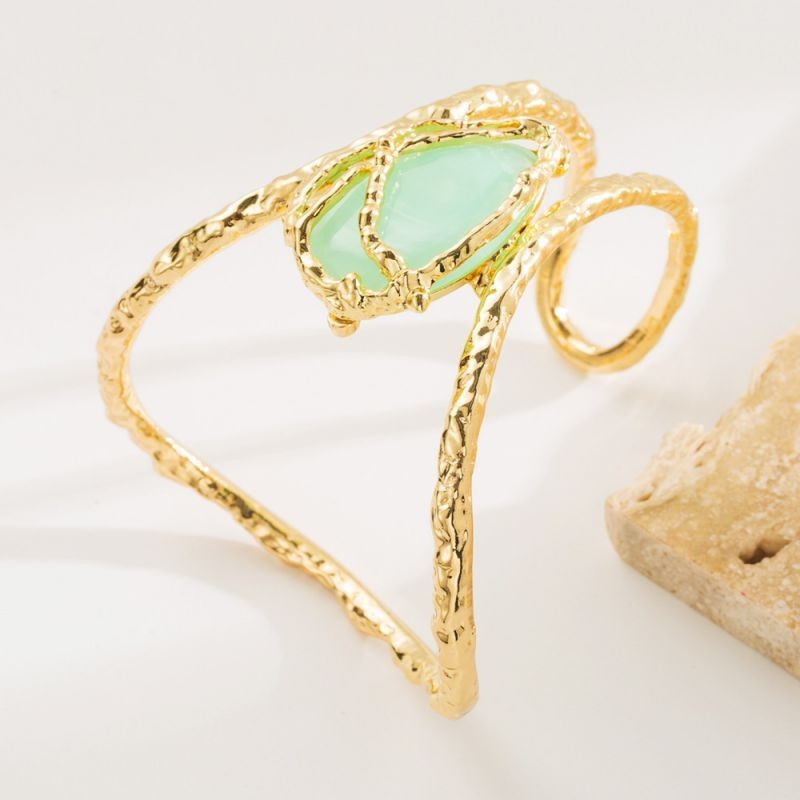 Браслет жесткий разомкнутый с крупными кристаллами CJG41974