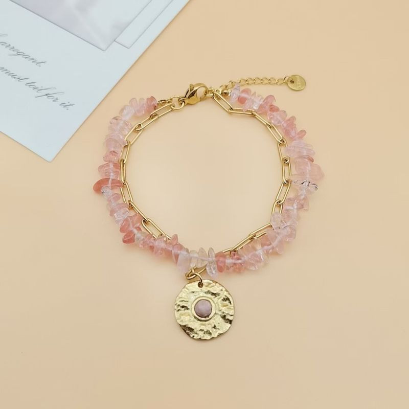 Браслет из розовых камней с декоративной монетой CJN35254