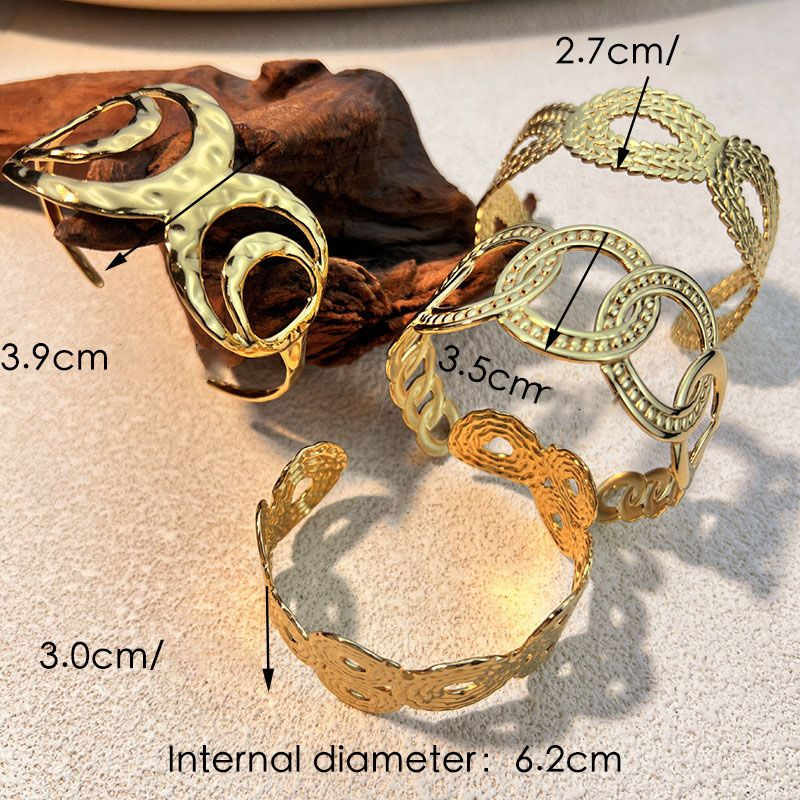 Браслет-кафф ажурный с круглыми элементами CJM18935 Браслет-кафф ажурный с круглыми элементами CJM18935