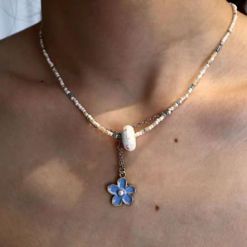 Бусы из бисера с подвеской в форме цветка и жемчужным акцентом CJH78431 Бусы из бисера с подвеской в форме цветка и жемчужным акцентом CJH78431