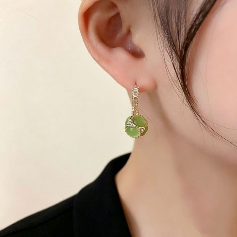 Серьги с зеленым камнем кошачий глаз в виде клипсы CJX74145