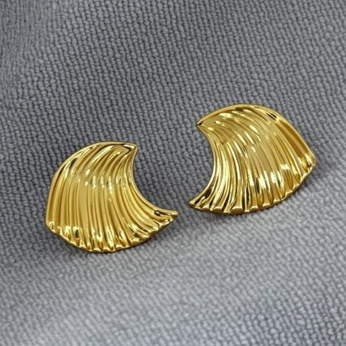 Золотистые серьги-пусеты Ракушки с фактурной поверхностью 1J11700CJJ