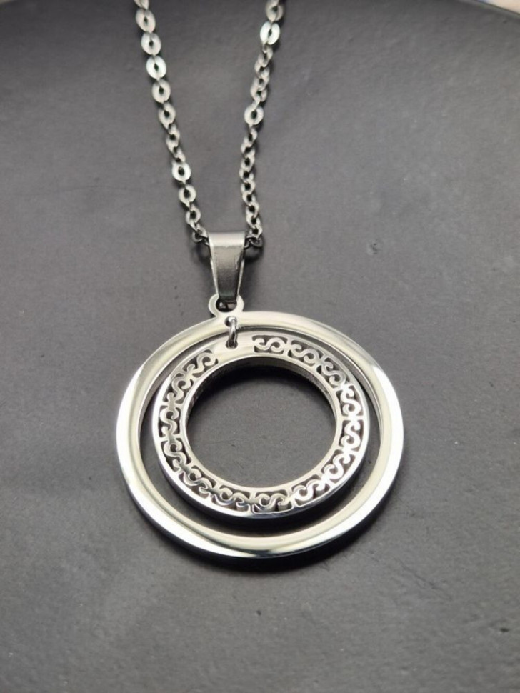 Колье с двойной круглой подвеской и россыпью кристаллов J10810CJJ