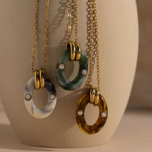 Цепочка с подвеской в форме кольца из акрилового камня CJT23162 Цепочка с подвеской в форме кольца из акрилового камня CJT23162