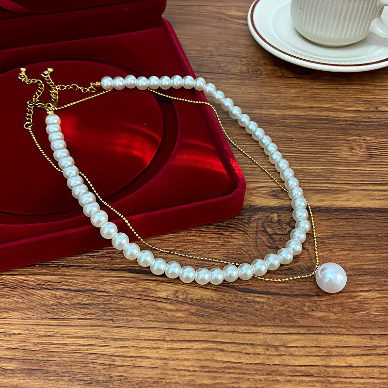 Многослойное колье с крупным жемчугом и декоративными цепями CJM18331