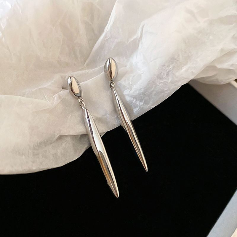 Лаконичные серьги пусеты в форме гладких металлических палочек CJH83992