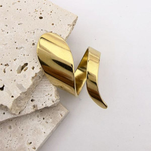 Длинное спиралевидное кольцо из широких золотистых лент CJL35765