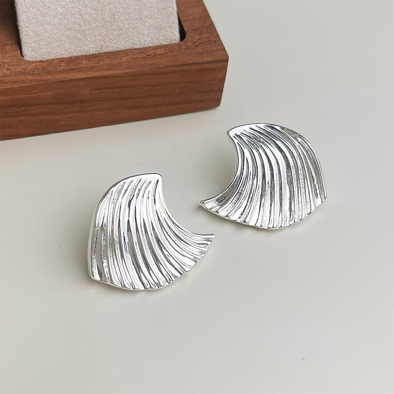 Серебристые серьги-пусеты Раковины в стиле органической геометрии 1J11701CJJ Серебристые серьги-пусеты Раковины в стиле органической геометрии 1J11701CJJ