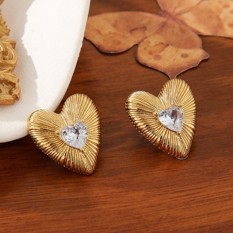 Серьги-пусеты Сердца фактурные с кристаллами CJN90643