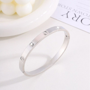 Браслет жесткий серебристый с кристаллами CJH14545