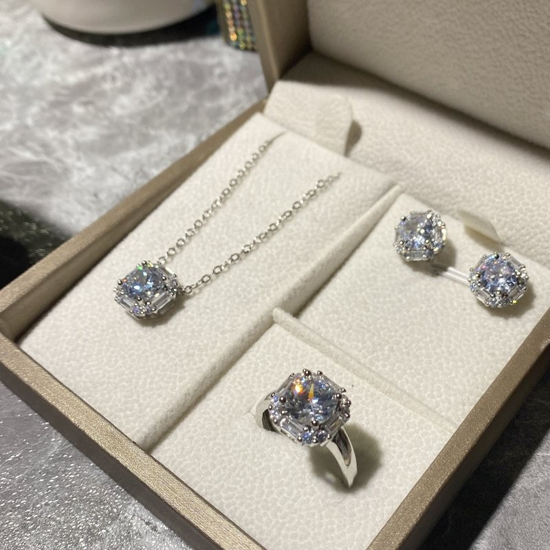 Помолвочное кольцо с крупным сиреневым камнем CJD04503