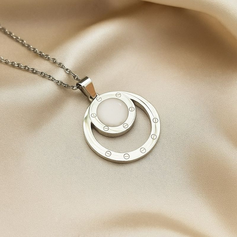 Колье с подвеской в форме диска с винтовым дизайном J10816CJJ