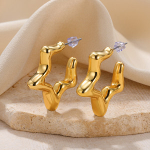 Фактурные серьги-кольца с органическим дизайном M96056