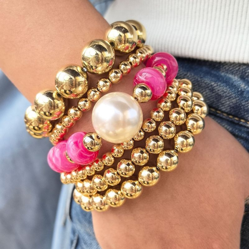 Браслет из золотистых бусин с крупным жемчугом CJN32378