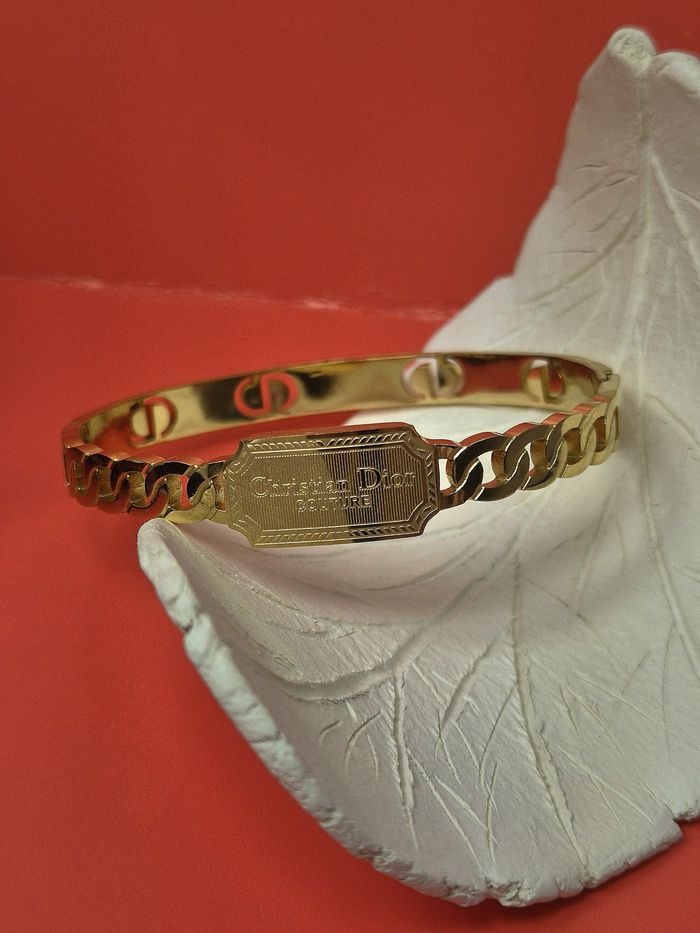 Браслет жесткий с гравировкой и цепочкой J11470CJJ