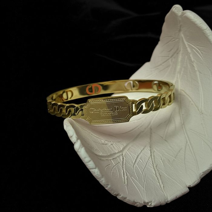 Браслет жесткий из стали с покрытием золотом J11470CJJ Браслет жесткий из стали с покрытием золотом J11470CJJ