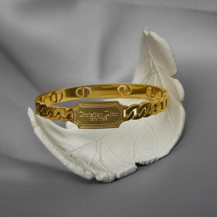 Браслет жесткий с гравировкой и цепочкой J11470CJJ