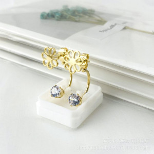 Золотистые стальные серьги-джекеты в форме цветов с сияющими кристаллами 1J11523CJJ