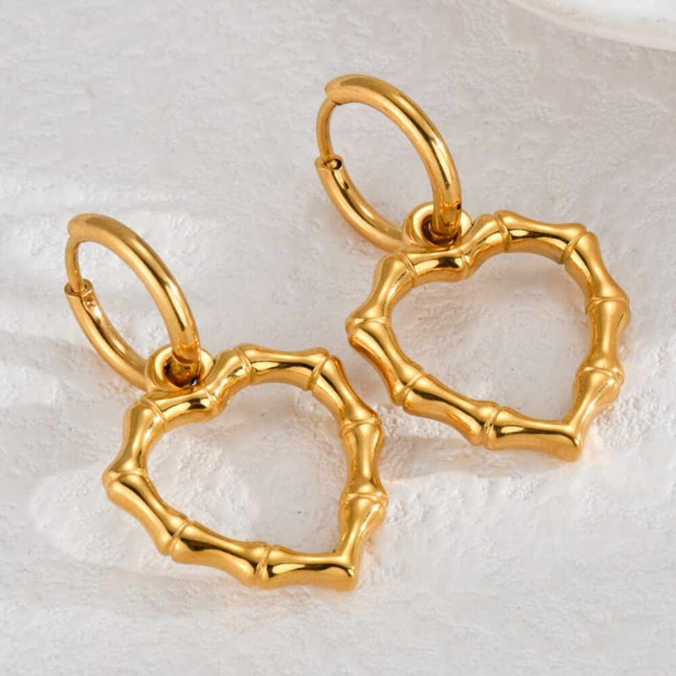 Золотистые серьги-кольца Сердца в стиле бамбук CJH86185 Золотистые серьги-кольца Сердца в стиле бамбук CJH86185