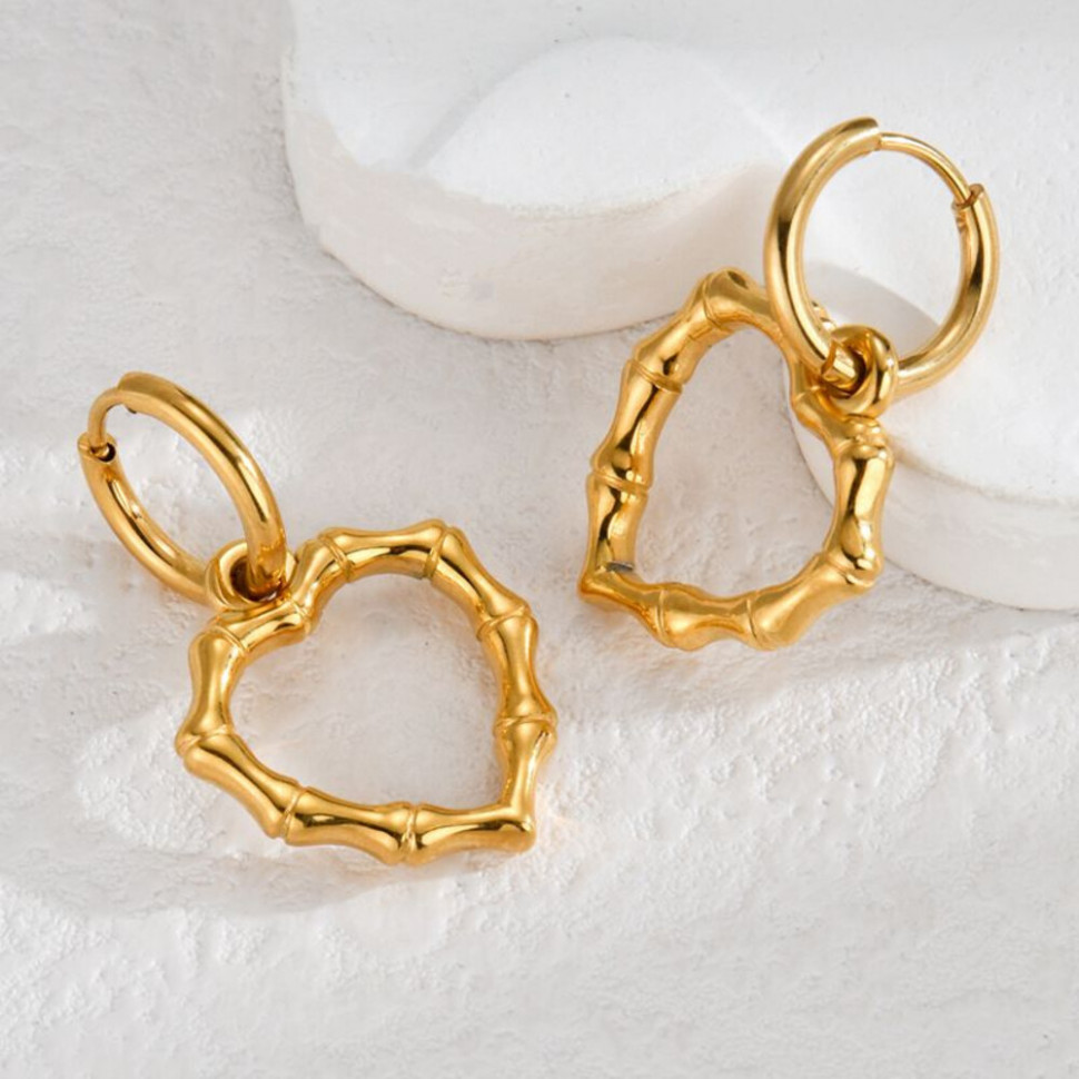 Золотистые серьги-кольца Сердца в стиле бамбук CJH86185 Золотистые серьги-кольца Сердца в стиле бамбук CJH86185
