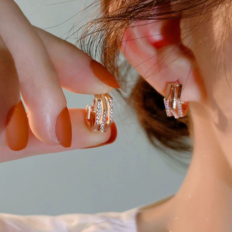 Геометрические серьги-кольца с кристаллами CJL32131