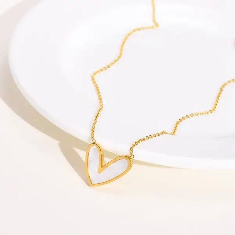 Золотистая цепочка с контурным сердцем и эмалью J10162CJJ