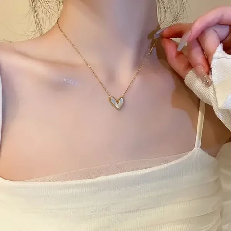 Золотистая цепочка с контурным сердцем и эмалью J10162CJJ