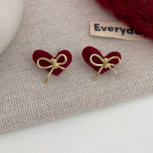 Очаровательные пусеты Бархатные сердца с золотистыми бантами CJG49072 Очаровательные пусеты Бархатные сердца с золотистыми бантами CJG49072