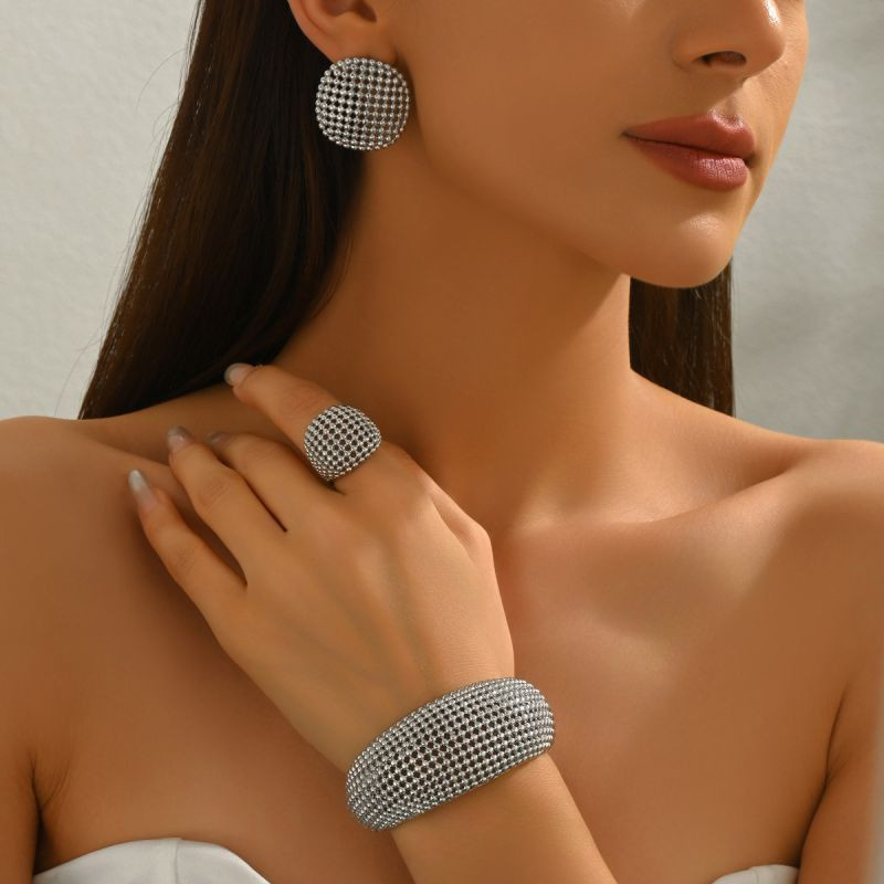 Кольцо широкое с паве из белых кристаллов CJT17311