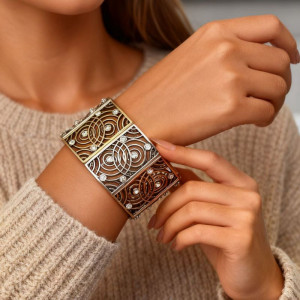 Жесткий браслет CJR81458