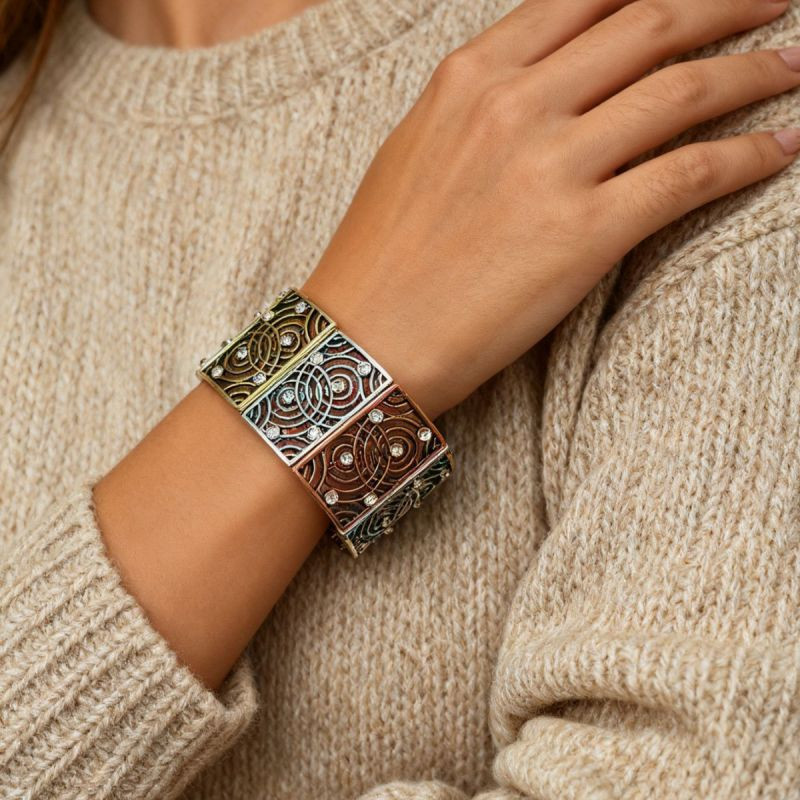 Браслет жесткий широкий с прорезным узором CJR81458