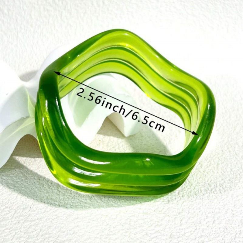 Браслет жесткий волнообразный из яркого прозрачного акрила CJN37356 Браслет жесткий волнообразный из яркого прозрачного акрила CJN37356