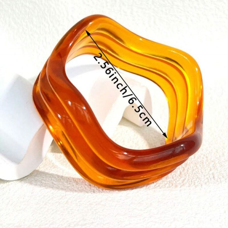 Браслет жесткий волнообразный из яркого прозрачного акрила CJN37356 Браслет жесткий волнообразный из яркого прозрачного акрила CJN37356