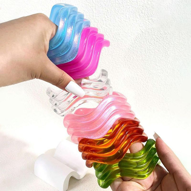 Браслет жесткий волнообразный из яркого прозрачного акрила CJN37356 Браслет жесткий волнообразный из яркого прозрачного акрила CJN37356