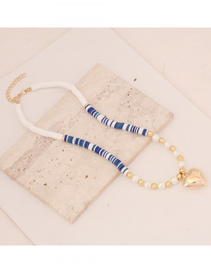 Контрастное колье из белых и темно-синих сегментов с крупным сердцем G66999MSK