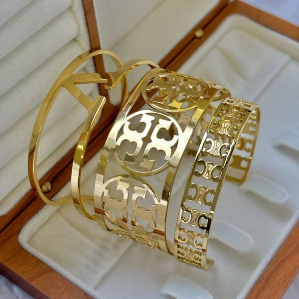 Браслет жесткий с перфорированным узором клевер CJL46799