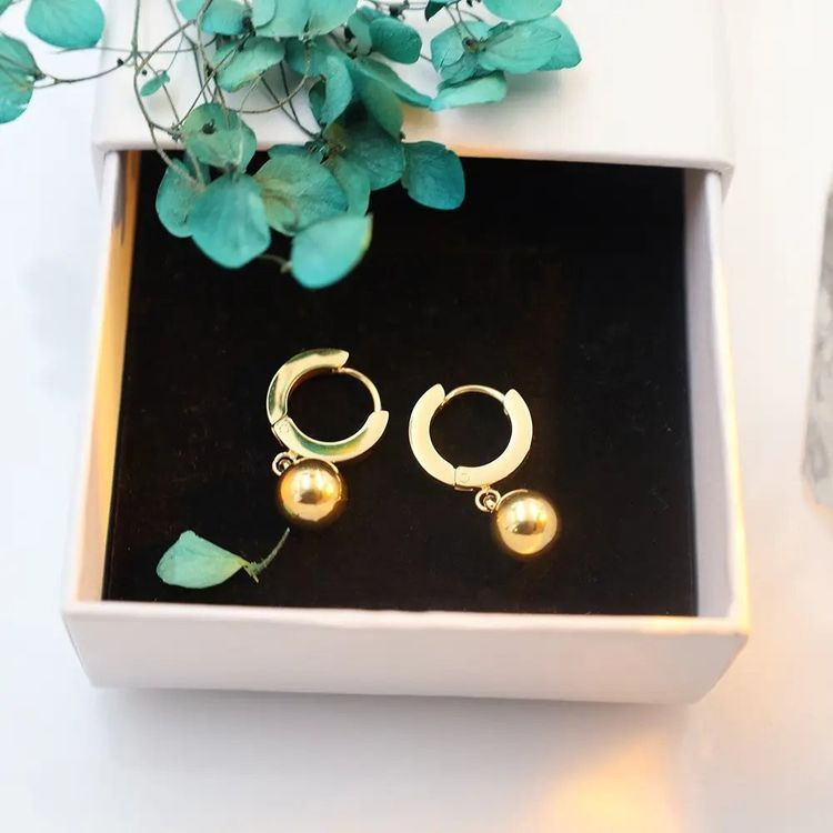 Серьги-кольца конго с подвесками в виде золотистых сфер J10257CJJ