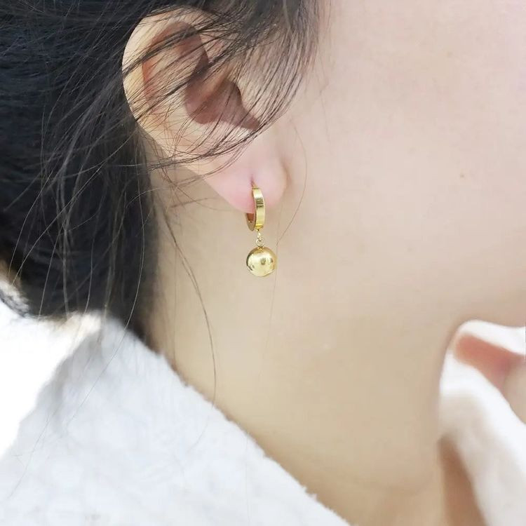 Серьги-кольца конго с подвесками в виде золотистых сфер J10257CJJ