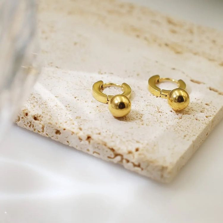 Серьги-кольца конго с подвесками в виде золотистых сфер J10257CJJ