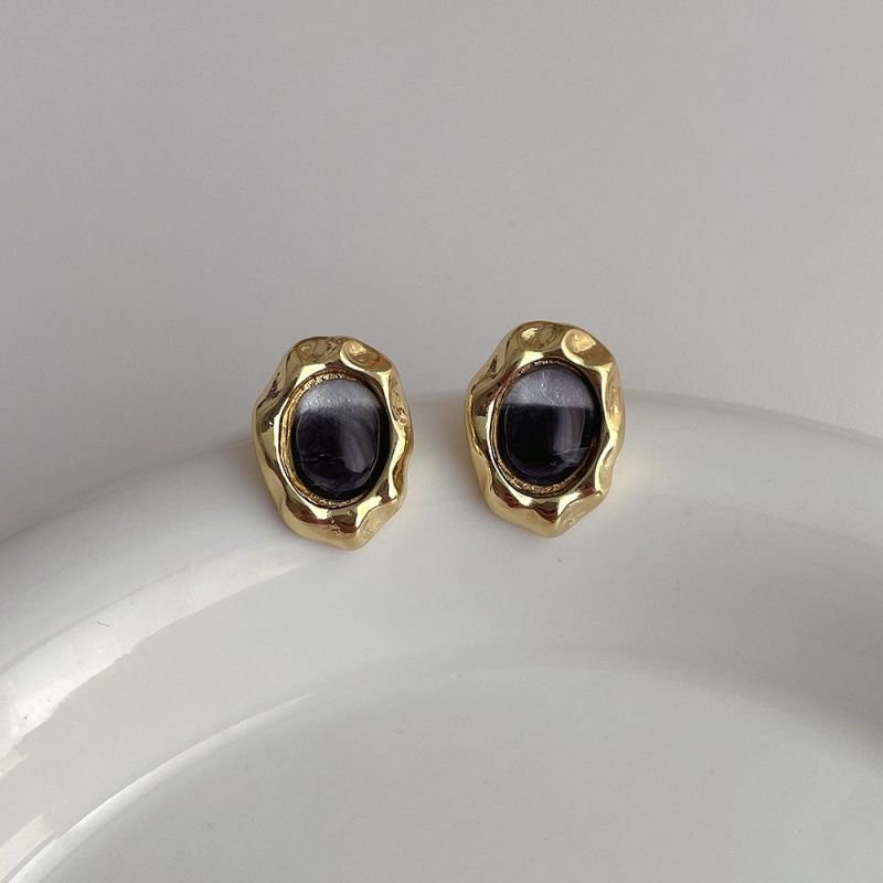 Серьги-пусеты с темным камнем «Оникс» N89428 Серьги-пусеты с темным камнем «Оникс» N89428