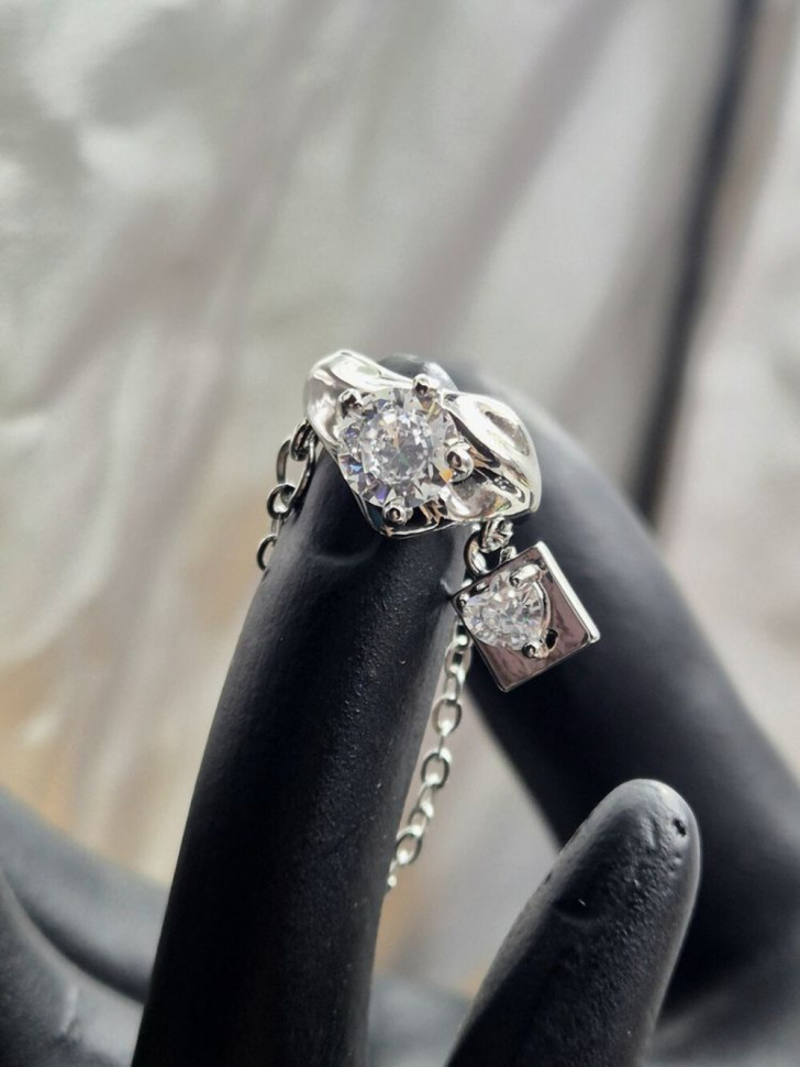 Серебристый кафф с цепочкой и кристаллами 1J11404CJJ