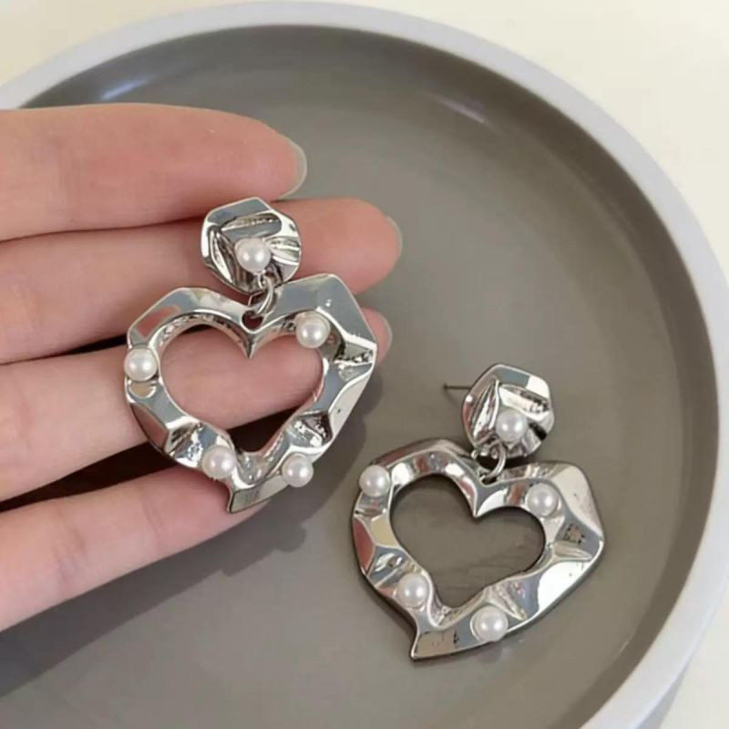 Серьги с сердцем в складчатом стиле CJX75495