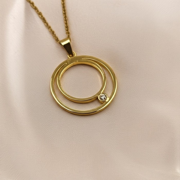 Золотистое колье с двойной круглой подвеской и фианитом J10814CJJ